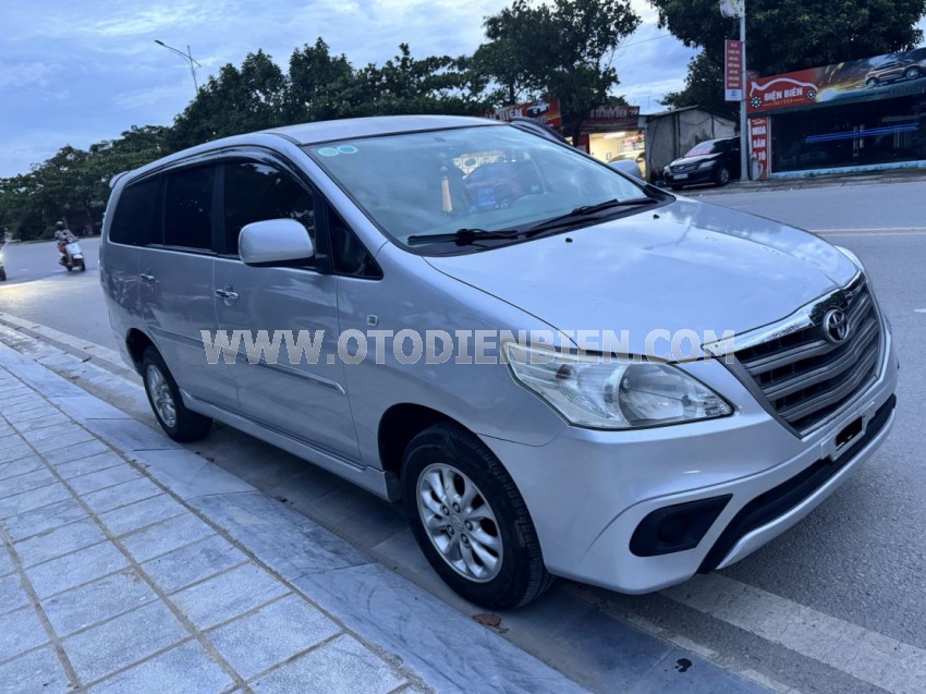 Toyota Innova 2.0E