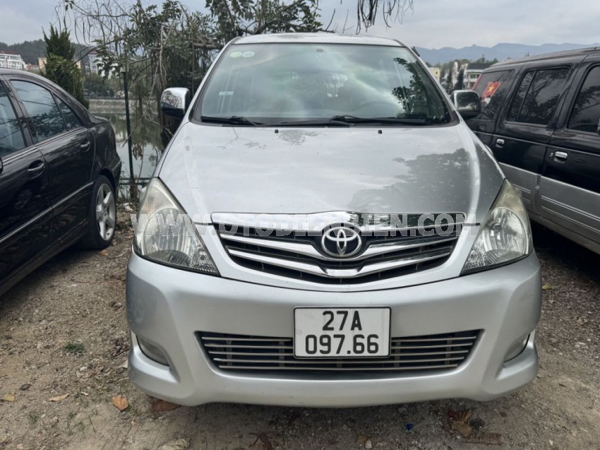 Toyota Innova V 2012