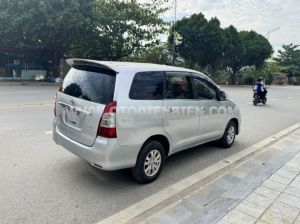 Xe Toyota Innova J 2009